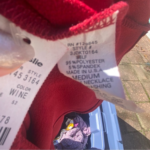 Gorgeous red dress with attached necklace - Picture 4 of 6